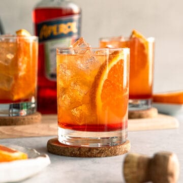 aperol cocktail with fresh orange slice and ice.