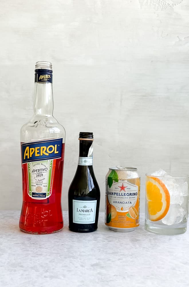 Aperol spritz ingredients: aperol, prosecco, sparkling water/juice, ice, orange slice