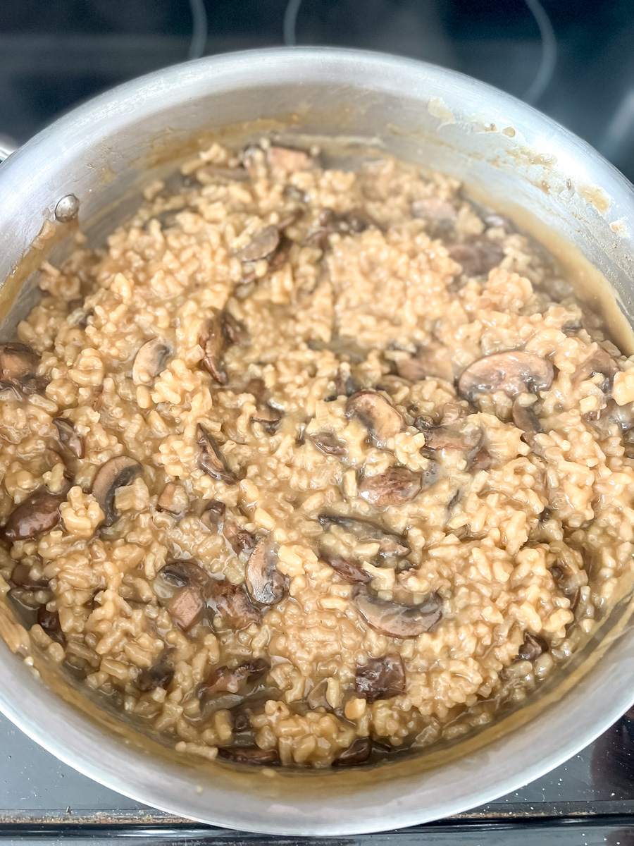 vegan mushroom risotto with mushroom slices mixed in